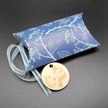 Ovale Verpackung mit Stoffs&auml;ckchen, blau/Floral